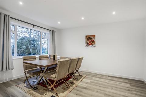 4 bedroom bungalow for sale, Cliff End, CR8