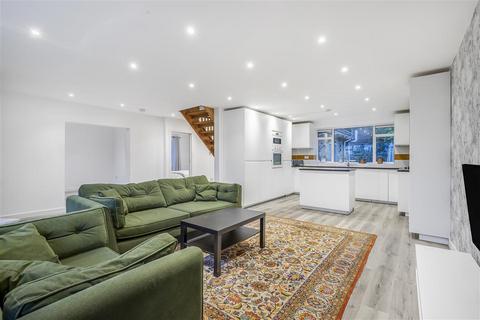 4 bedroom bungalow for sale, Cliff End, CR8