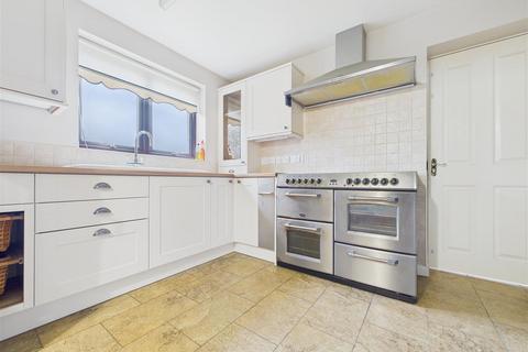 3 bedroom end of terrace house for sale, Peak Close, Armitage, Rugeley