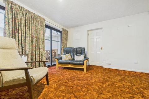 3 bedroom end of terrace house for sale, Peak Close, Armitage, Rugeley