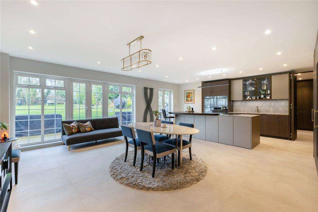 Kitchen / Dining