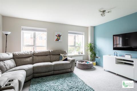 4 bedroom house for sale, Harrow Close, Addlestone KT15