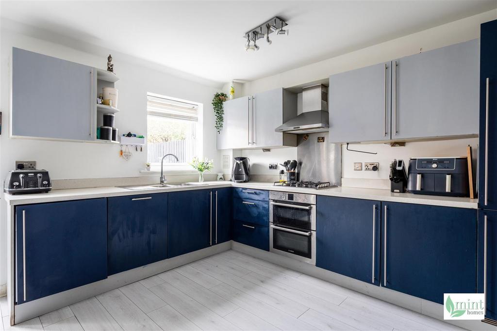 Harrow Close - Watermark-19.jpg