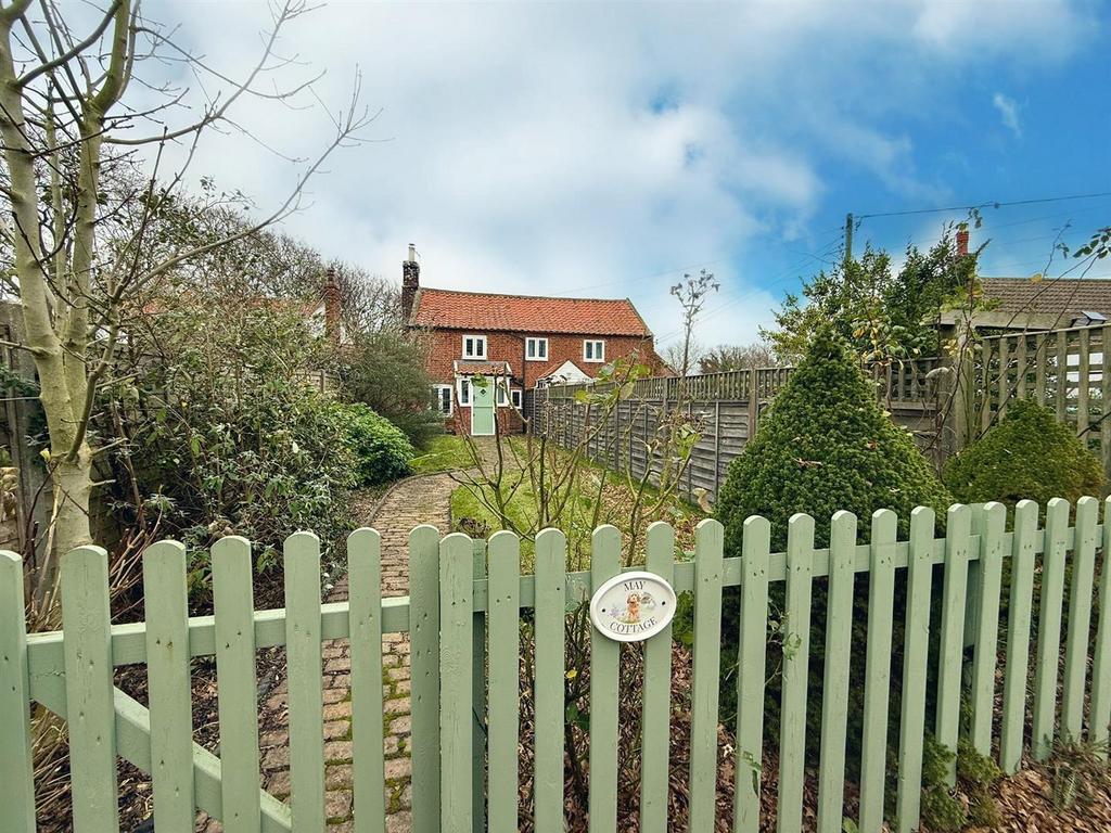 Gate front driveway to garden