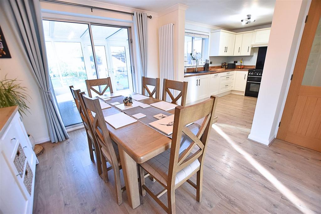 Kitchen diner