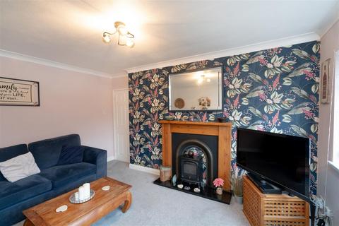 2 bedroom apartment for sale, Windsor Crescent, Leeds LS26