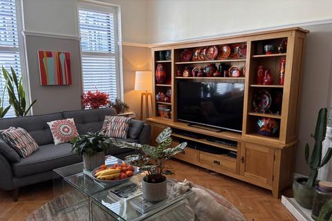 4 bedroom flat for sale, Meads Street, Eastbourne, BN20 7QY