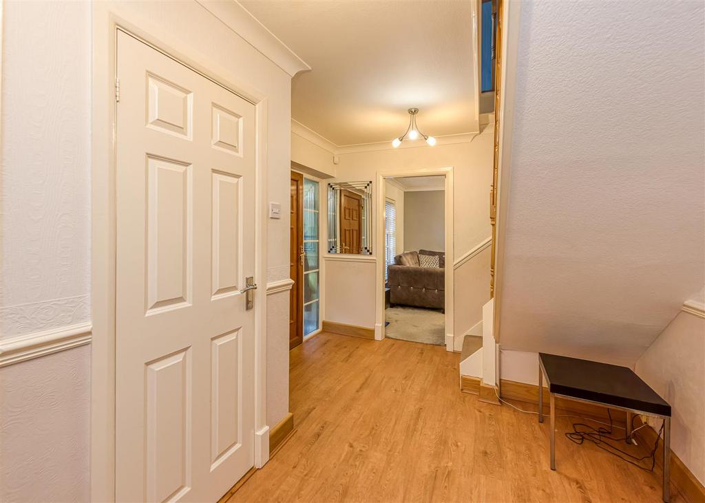 6 Redmoor Gardens-Hallway.jpg