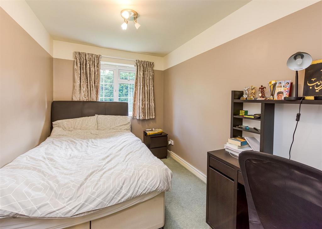 6 Redmoor Gardens-Bedroom 3.jpg