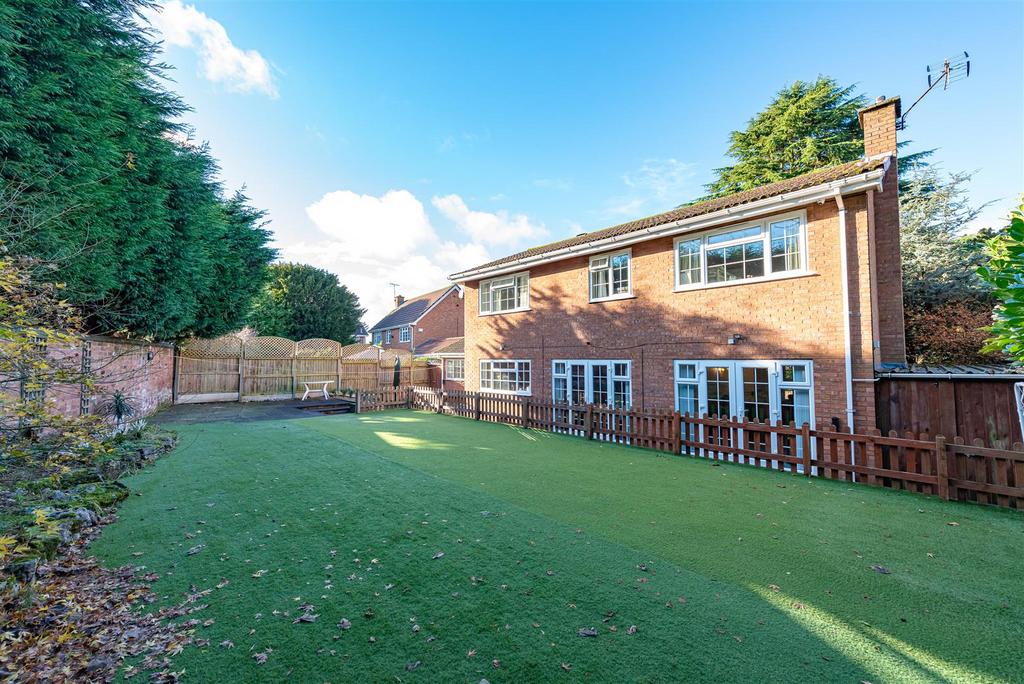 6 Redmoor Gardens-External 1.jpg