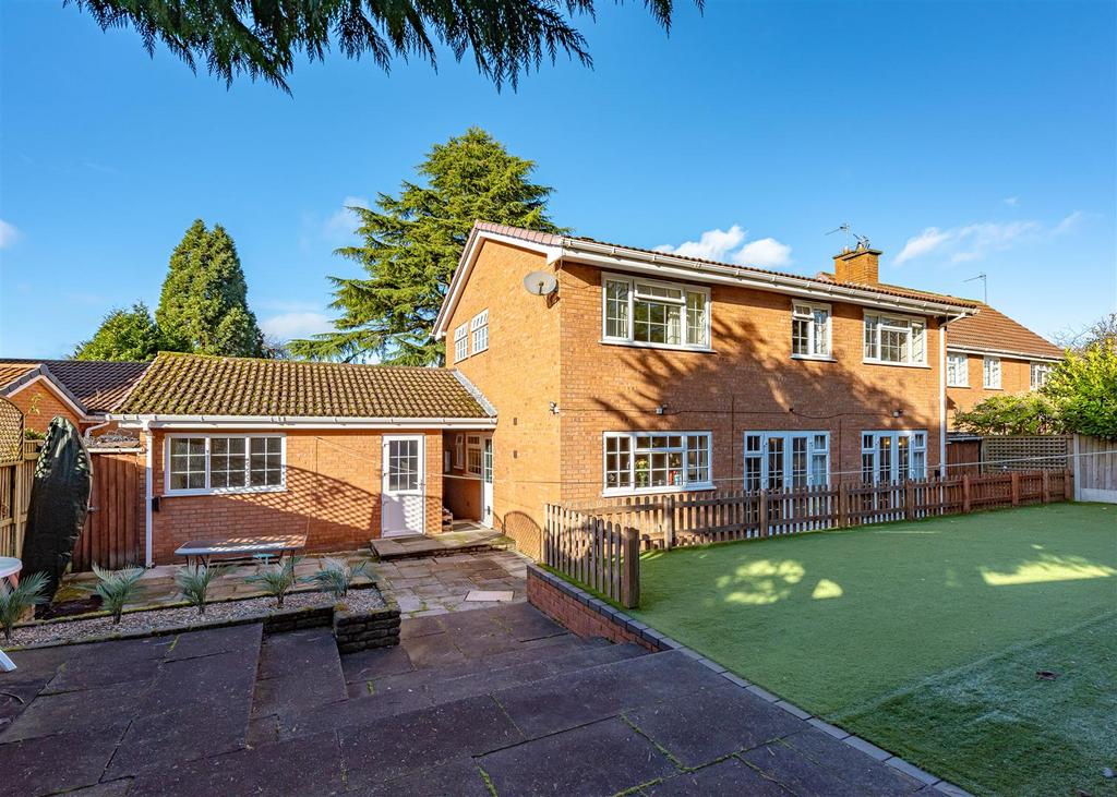 6 Redmoor Gardens-External 2.jpg
