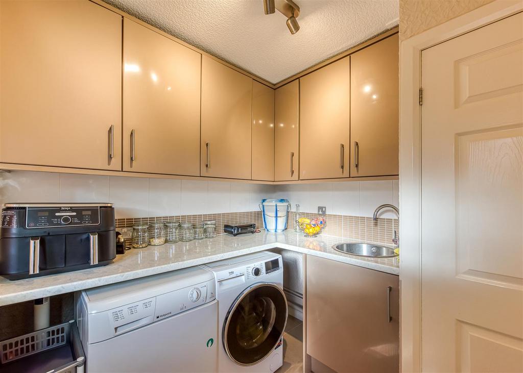 6 Redmoor Gardens-Utility.jpg