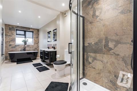 4 bedroom semi-detached house for sale, Gorseway, Romford, RM7