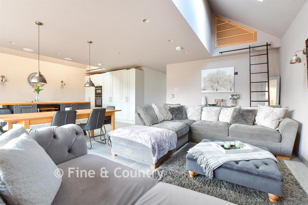 Kitchen/ Living Room