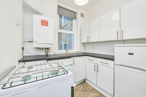 2 bedroom flat to rent, Theatre Street, London, SW11