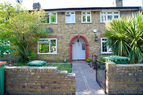 2 bedroom terraced house for sale, Churchill Road, London, E16