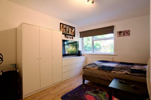 2 bedroom terraced house for sale, Churchill Road, London, E16