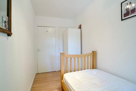 2 bedroom terraced house for sale, Churchill Road, London, E16