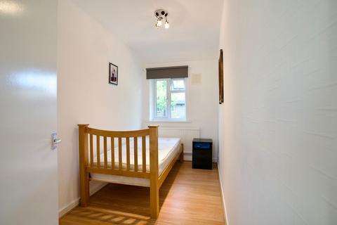 2 bedroom terraced house for sale, Churchill Road, London, E16