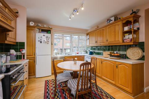 3 bedroom apartment for sale, Raymond Road, London SW19