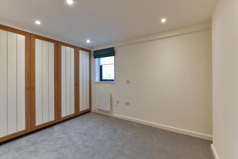 1 bedroom apartment to rent, Broadway, Woking GU21