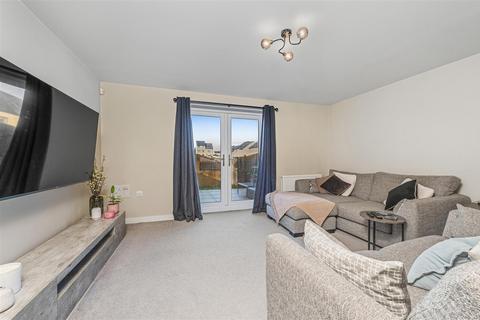 3 bedroom end of terrace house for sale, Shears Drive, Rastrick, Brighouse