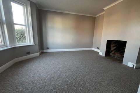 3 bedroom semi-detached house to rent, St Johns Wood Road, , Ryde
