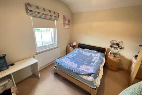 undefined, A Grove Lodge, ST4