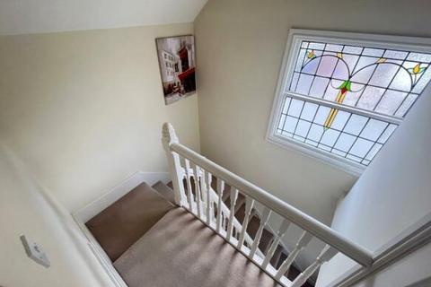 undefined, A Grove Lodge, ST4