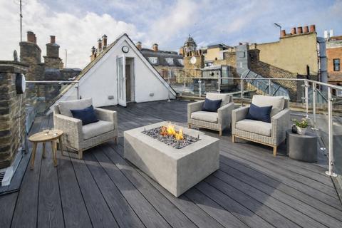 undefined, Wellington Street, Covent Garden, WC2E