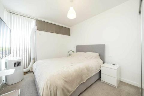 2 bedroom apartment for sale, Edmunds House, Colonial Drive, Chiswick, W4