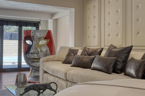 4 bedroom detached house for sale, Courtland Drive, Chigwell, IG7
