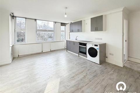 3 bedroom flat to rent, Maidstone Road, Kent ME4