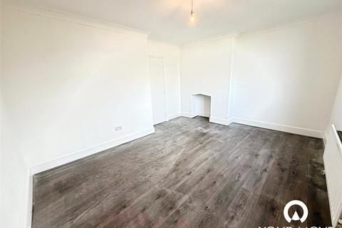 3 bedroom flat to rent, Maidstone Road, Kent ME4
