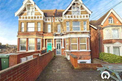 3 bedroom flat to rent, Maidstone Road, Kent ME4