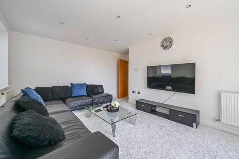 3 bedroom apartment to rent, Newport Avenue, London, E14