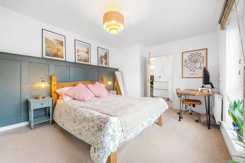 Bedroom (3).JPG