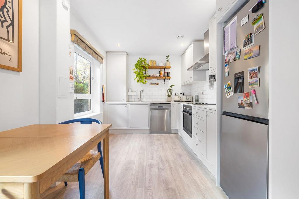 Kitchen (2).JPG