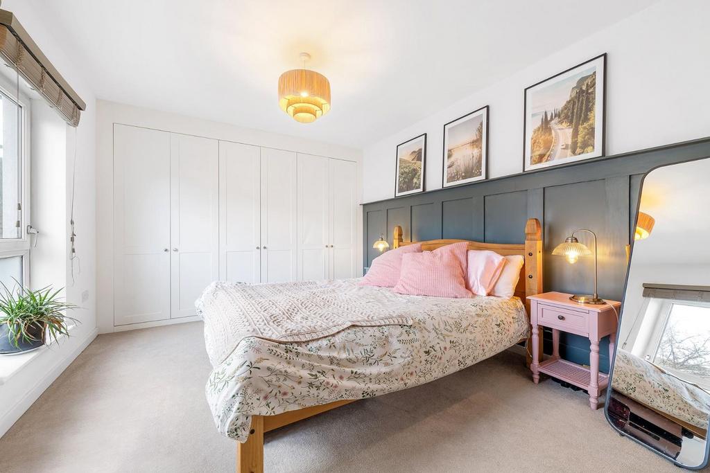 Bedroom (1).JPG