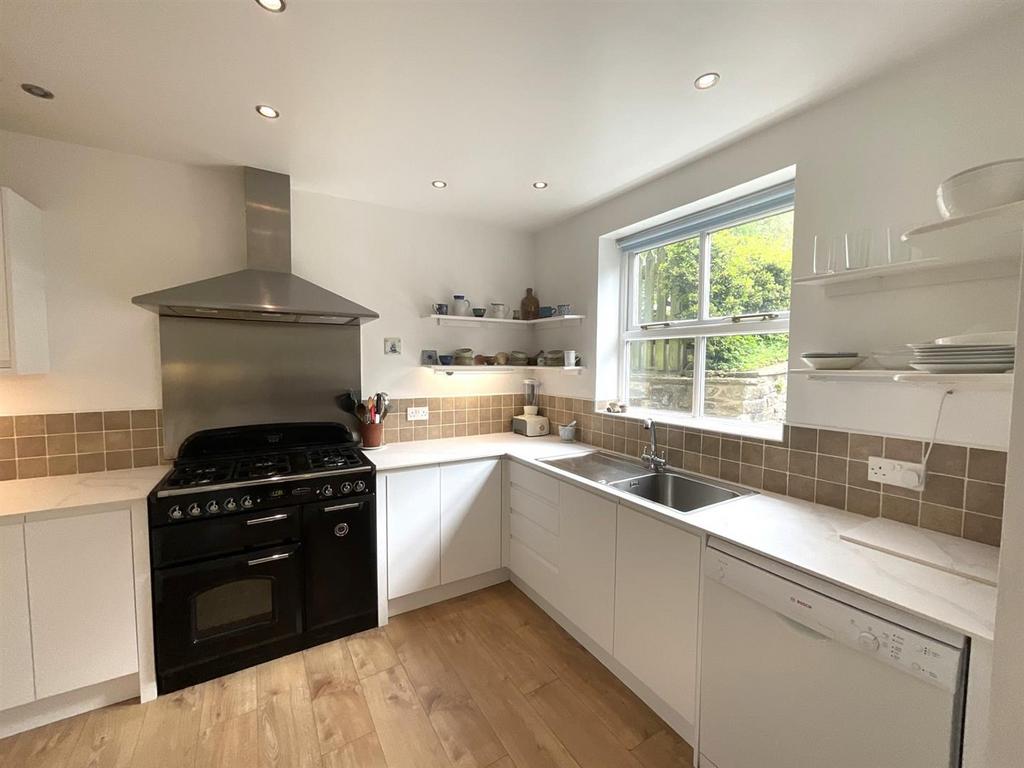 Kitchen2.jpg