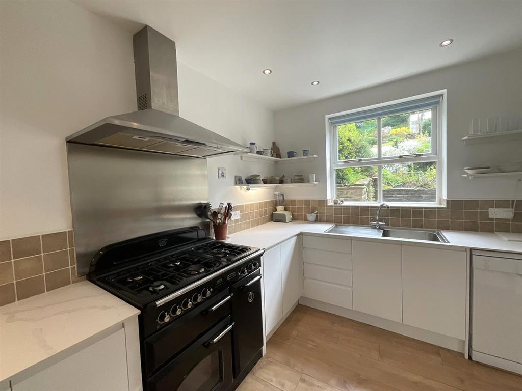 Kitchen3.jpg