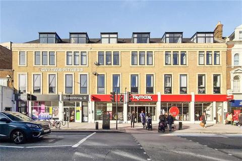 2 bedroom flat to rent, Balham High Road, LONDON SW12