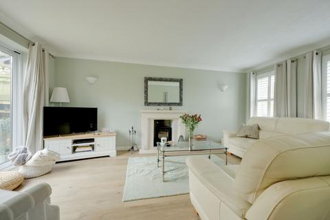 undefined, Howard Avenue, Burgess Hill, RH15