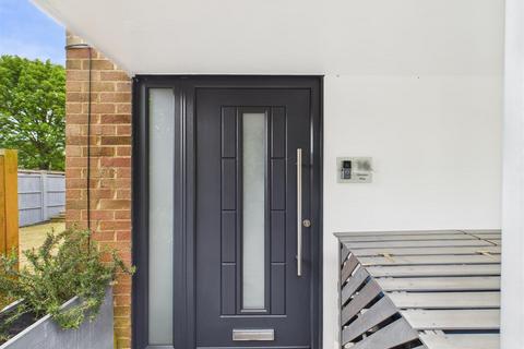 2 bedroom maisonette for sale, Devoke Way, Walton-On-Thames