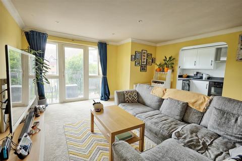 2 bedroom apartment for sale, Loxley Court, Ware SG12