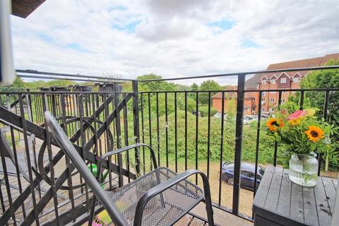 2 bedroom apartment for sale, Loxley Court, Ware SG12