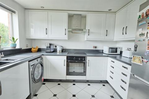 2 bedroom apartment for sale, Loxley Court, Ware SG12