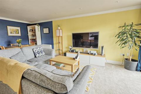 2 bedroom apartment for sale, Loxley Court, Ware SG12