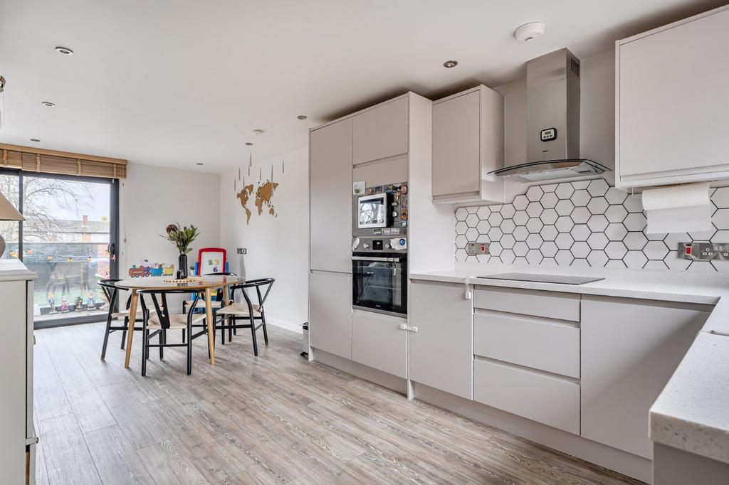 Kitchen/Dining