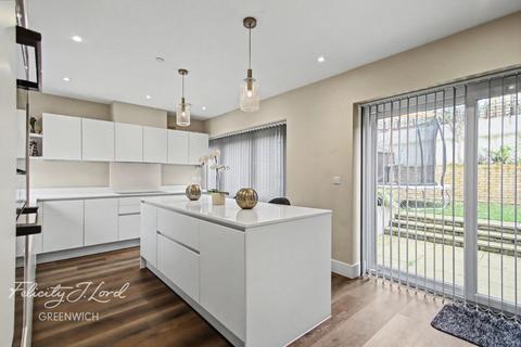 5 bedroom detached house to rent, Davison Close, Greenwich